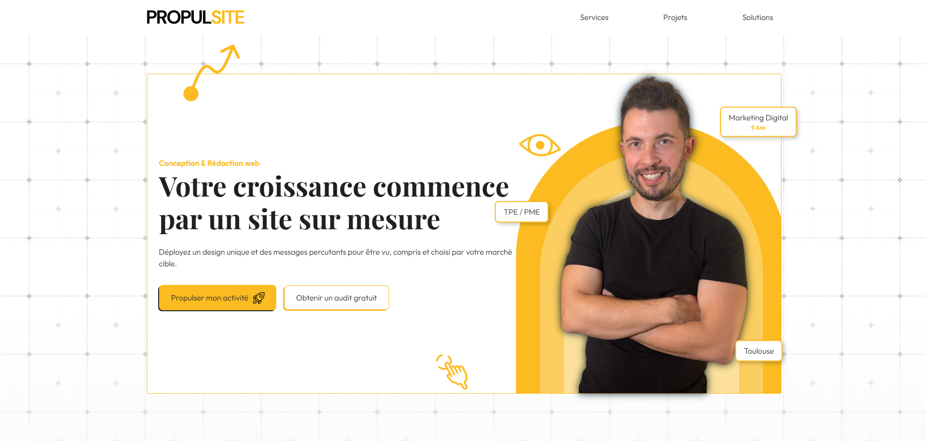 Hero principal du site Propulsite avec card jaune-bordée et icônes décoratives